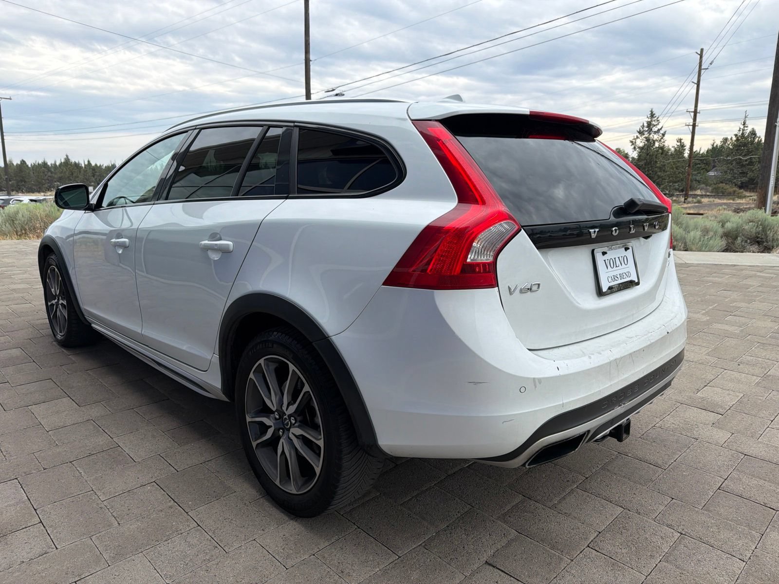 Used 2015 Volvo V60 T5 Cross Country Platinum w/ Climate Package AWD/4WD image 5