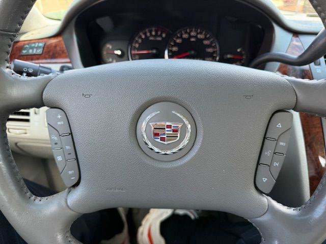 Used 2007 Cadillac DTS Luxury I w/ Trunk Convenience Package image 9