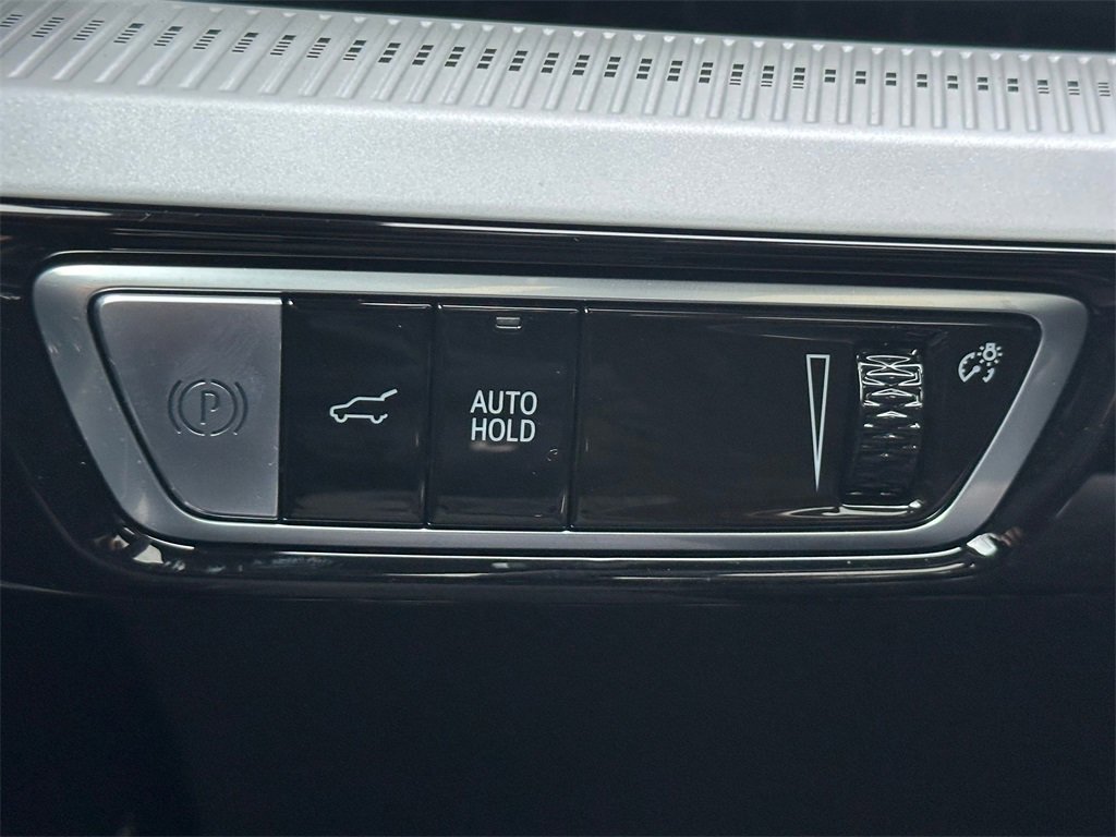 New 2026 Cadillac Optiq Luxury 1 image 32