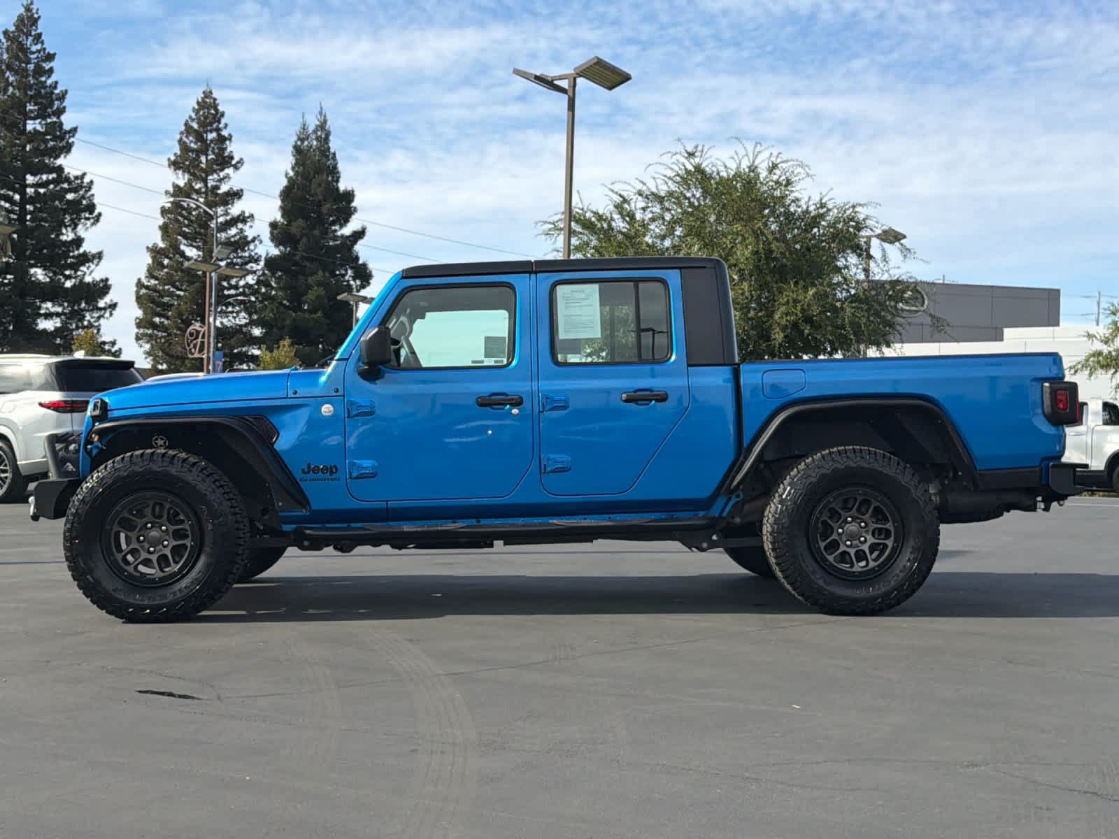Used 2021 Jeep Gladiator Sport AWD/4WD image 9