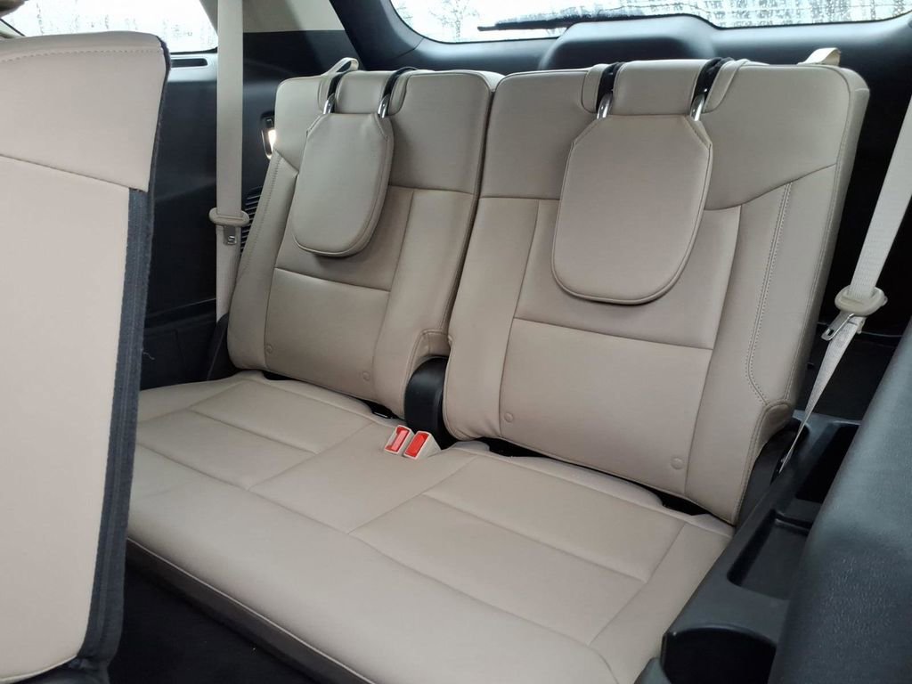 Used 2023 Ford Explorer XLT w/ Equipment Group 202A AWD/4WD image 12