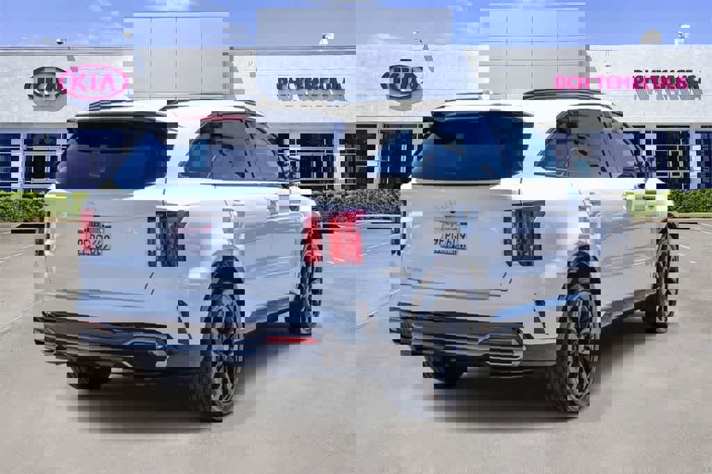 Certified 2023 Kia Sorento SX FWD image 4