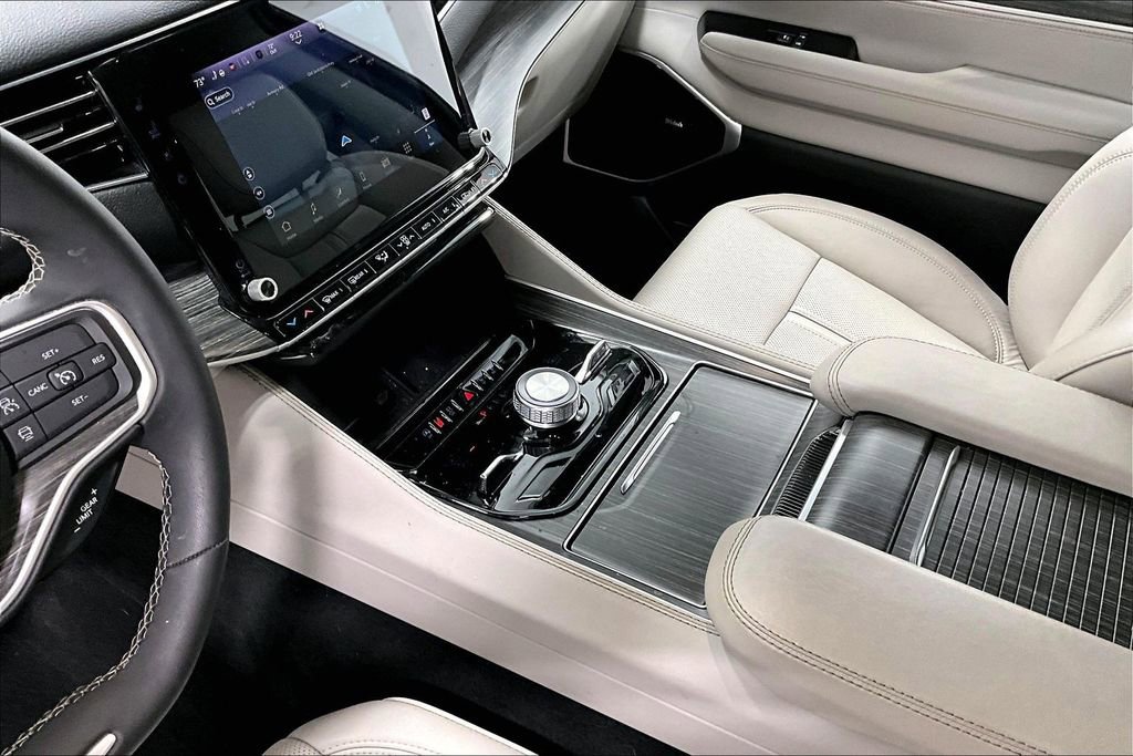 Used 2024 Jeep Wagoneer L Series III w/ Premium Group I image 17