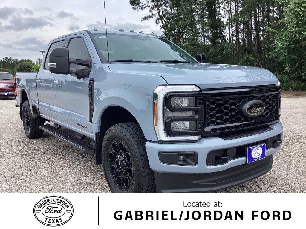 New 2026 Ford F250 Lariat w/ Black Appearance Package
