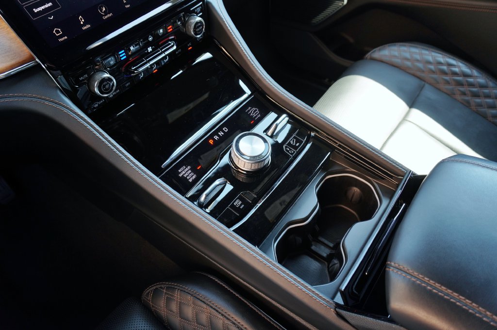 Used 2024 Jeep Grand Cherokee Summit AWD/4WD image 29