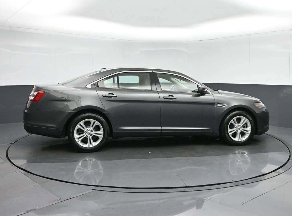 Used 2017 Ford Taurus SE FWD image 8