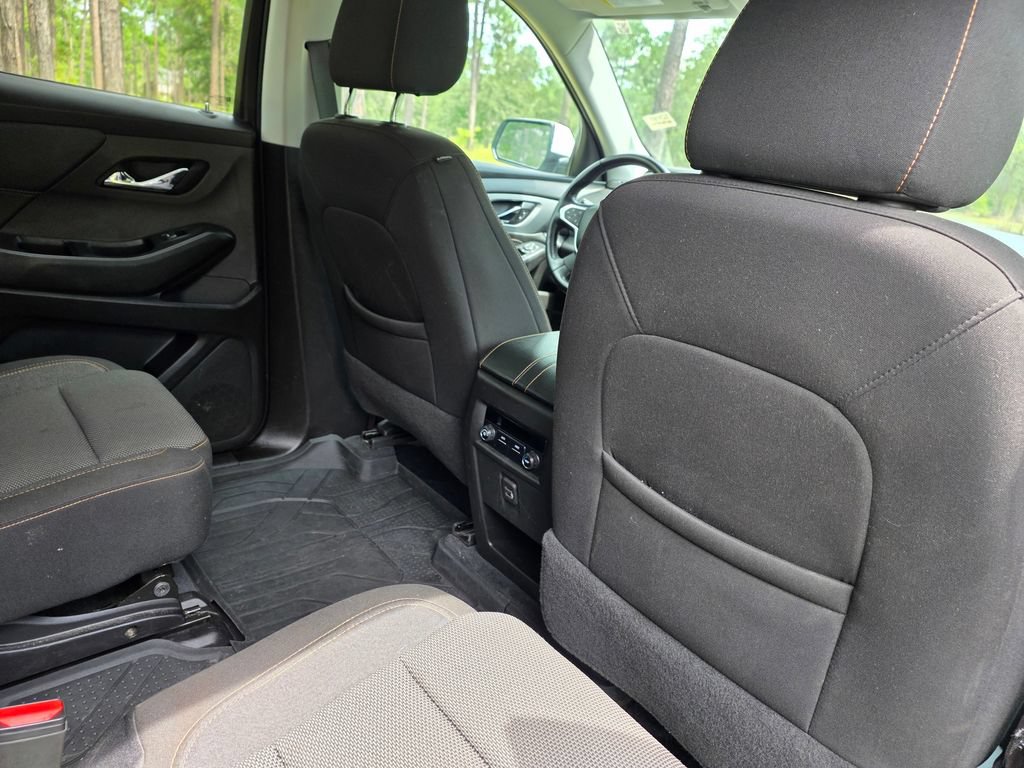 Used 2021 Chevrolet Traverse LT FWD image 21