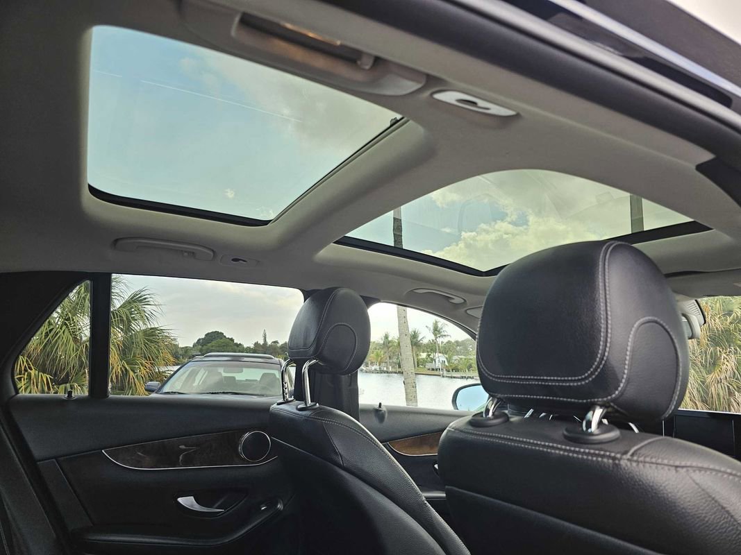 Used 2019 Mercedes-Benz GLC 350e 4MATIC image 24