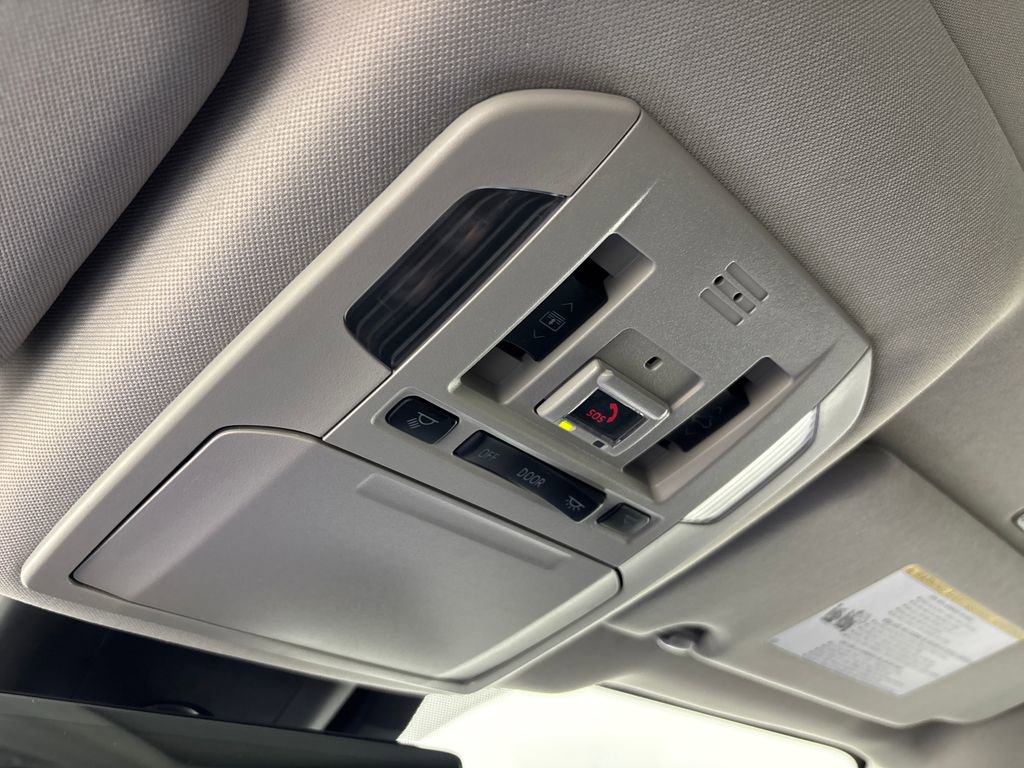 Used 2023 Toyota Highlander Platinum image 25