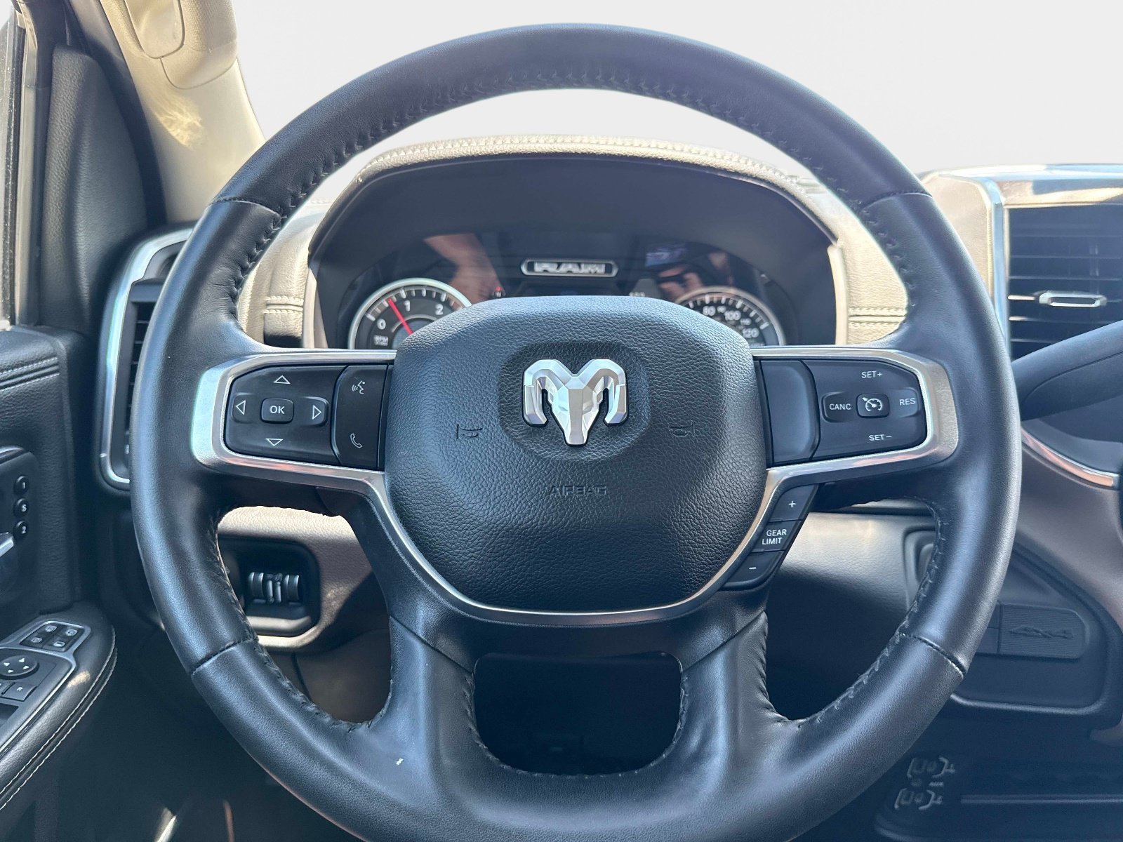 Used 2024 RAM 2500 Laramie AWD/4WD image 27
