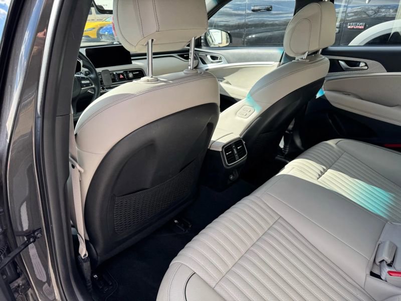 Used 2023 Genesis G70 3.3T w/ Sport Advanced Package image 18