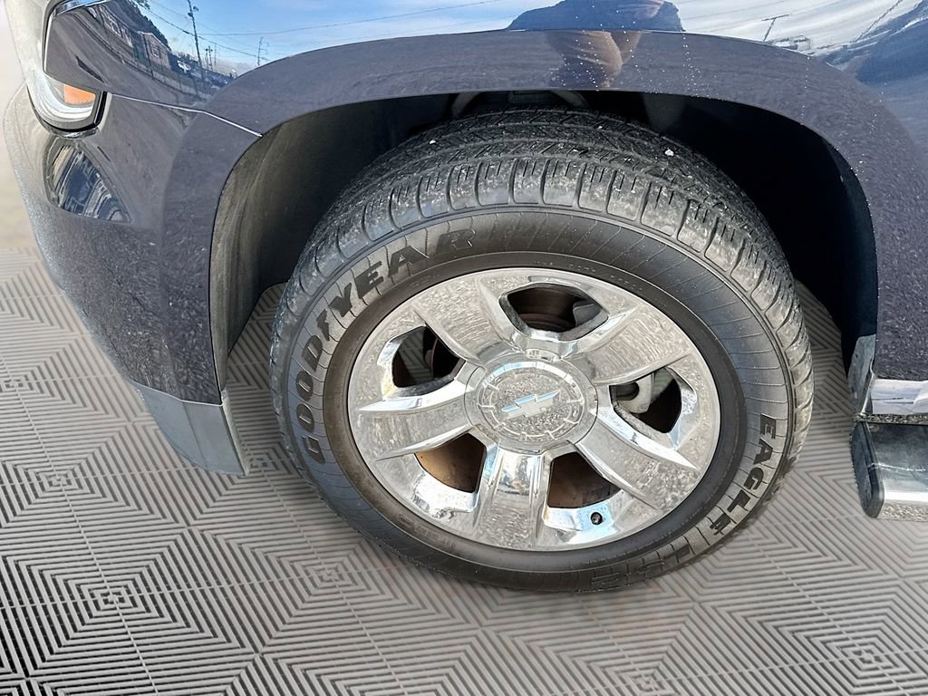 Used 2017 Chevrolet Suburban LT w/ LT Signature Package image 33