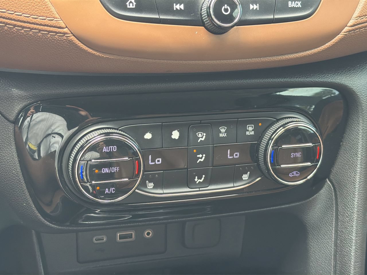 Used 2020 Buick Encore GX Essence FWD image 23