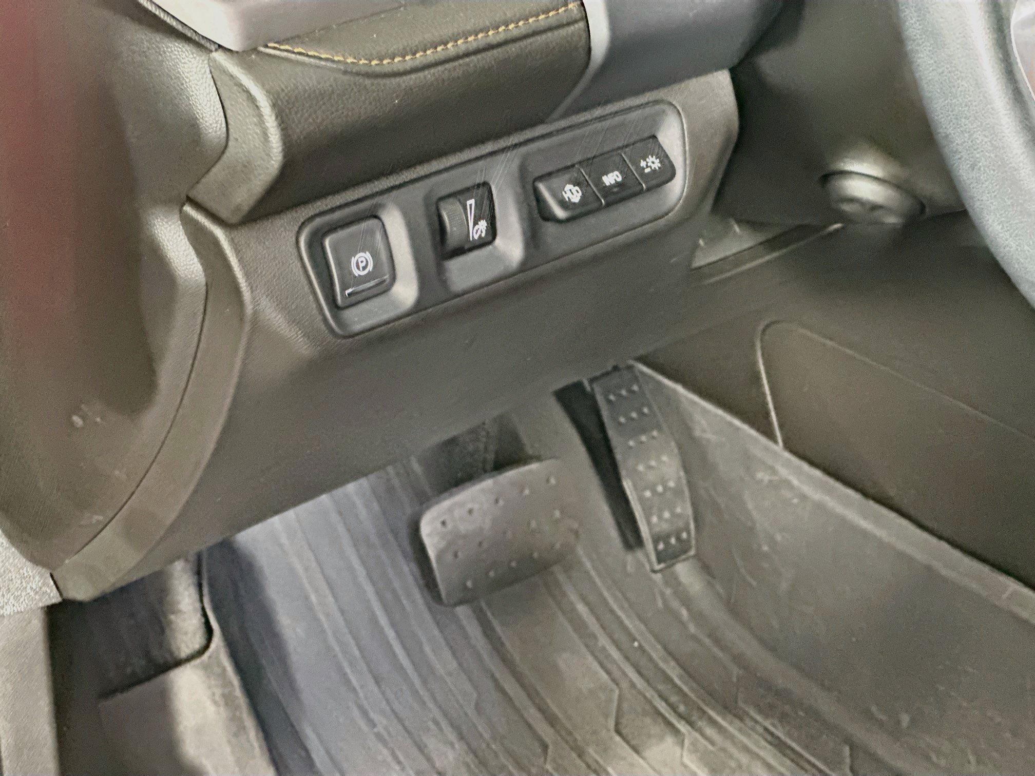 Used 2023 GMC Acadia AT4 w/ Technology Package AWD/4WD image 17