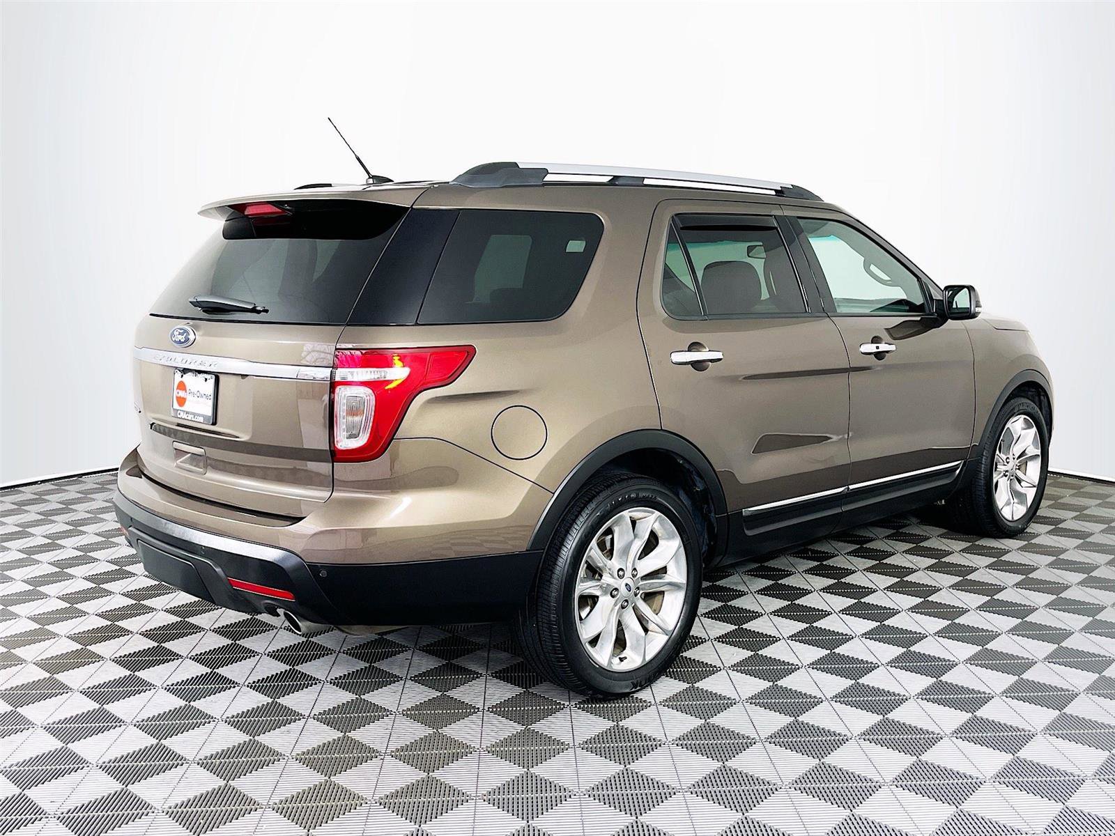 Used 2015 Ford Explorer Limited w/ Equipment Group 302A image 9