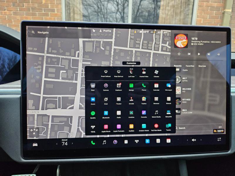 Used 2022 Tesla Model S AWD image 41