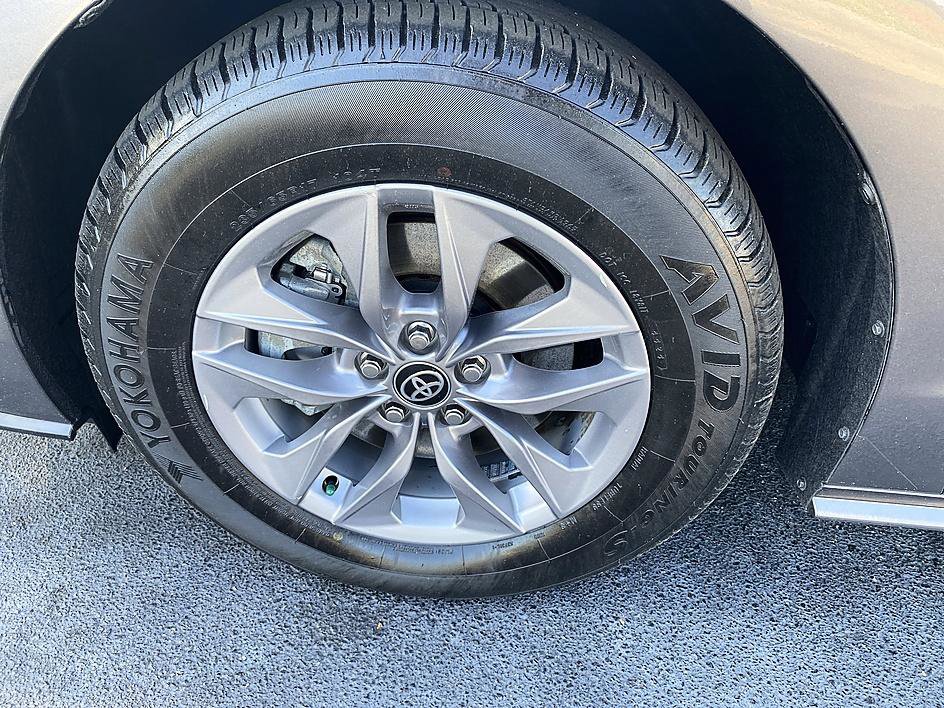 Certified 2024 Toyota Sienna XLE FWD image 13