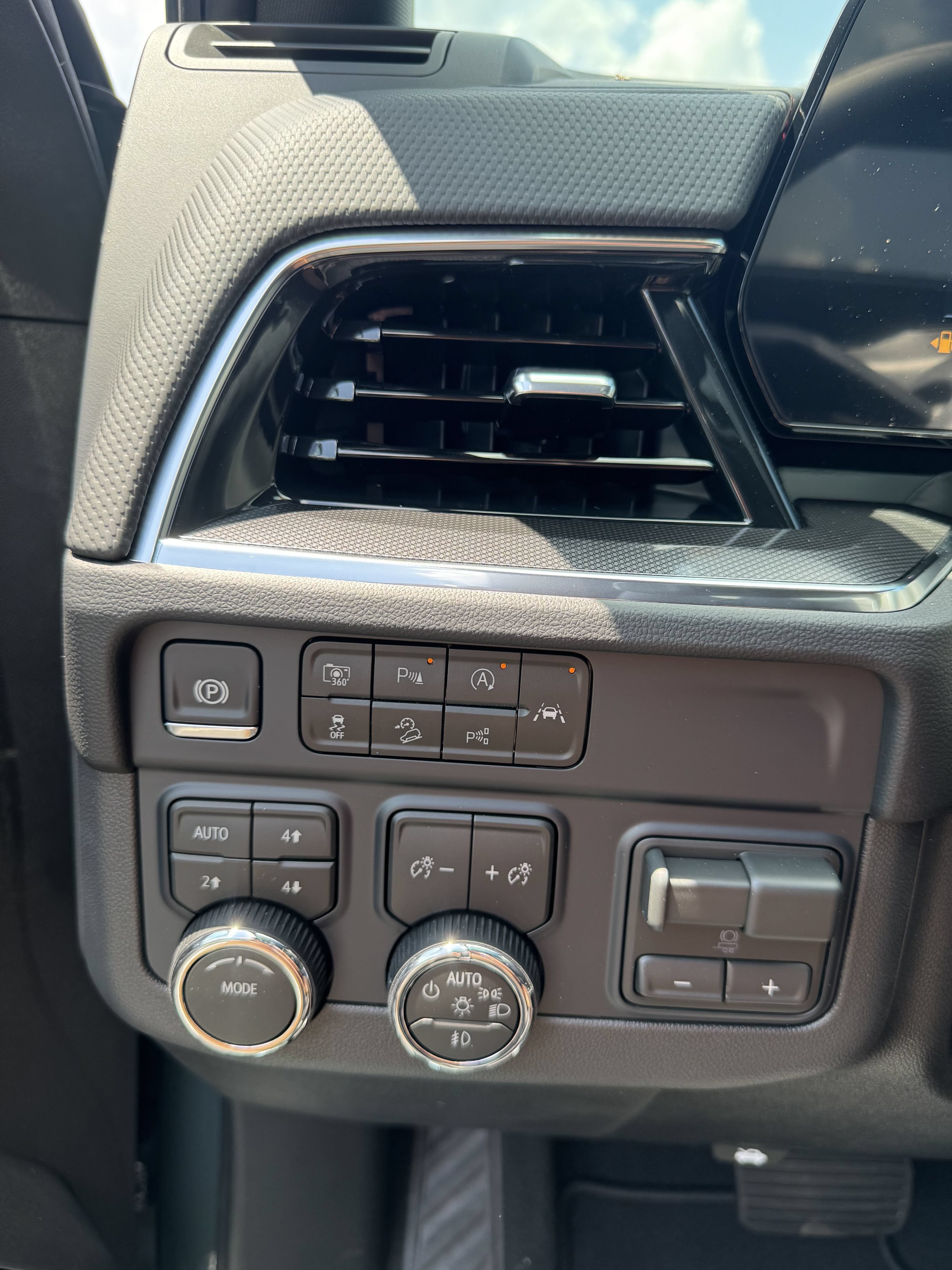 New 2026 Chevrolet Tahoe RST w/ Comfort Package AWD/4WD image 10