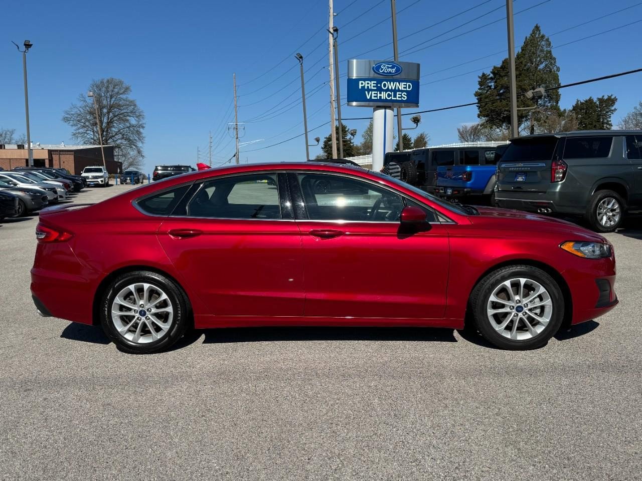 Used 2020 Ford Fusion SE image 2