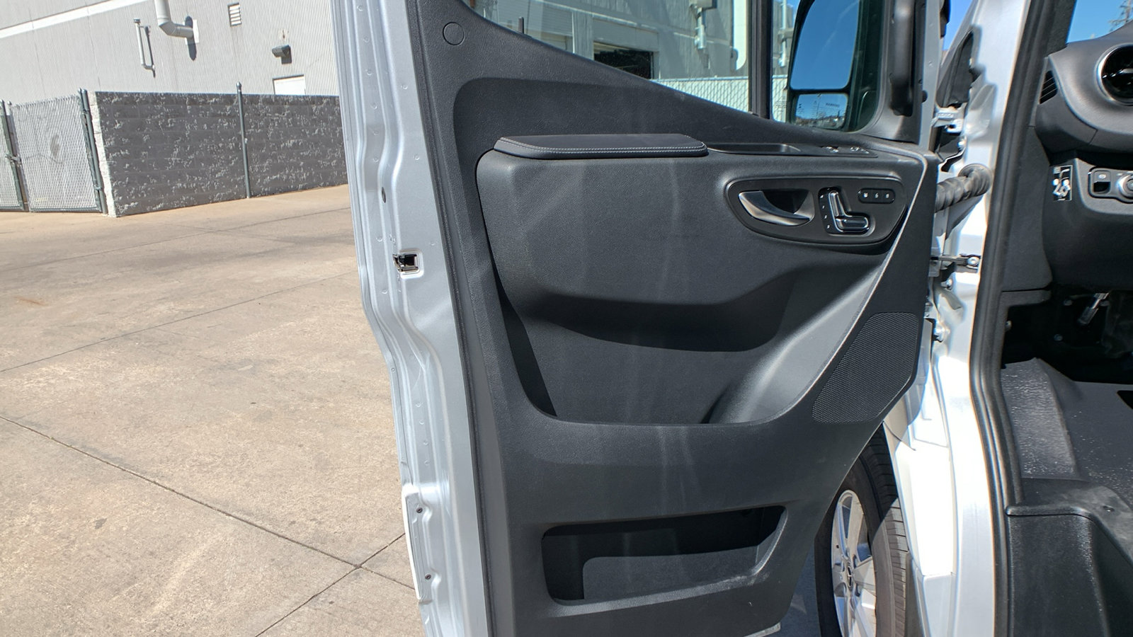 Used 2022 Mercedes-Benz Sprinter 2500 image 8