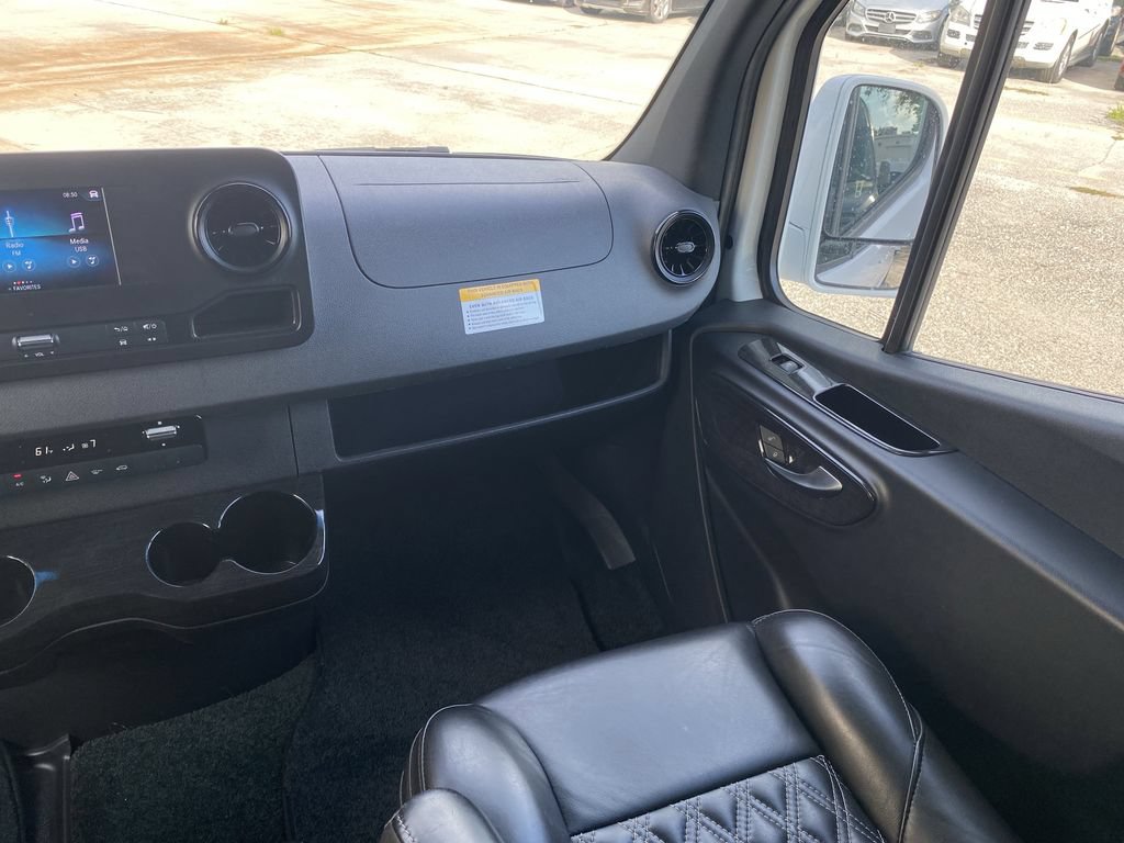 Used 2024 Mercedes-Benz Sprinter 2500 image 4