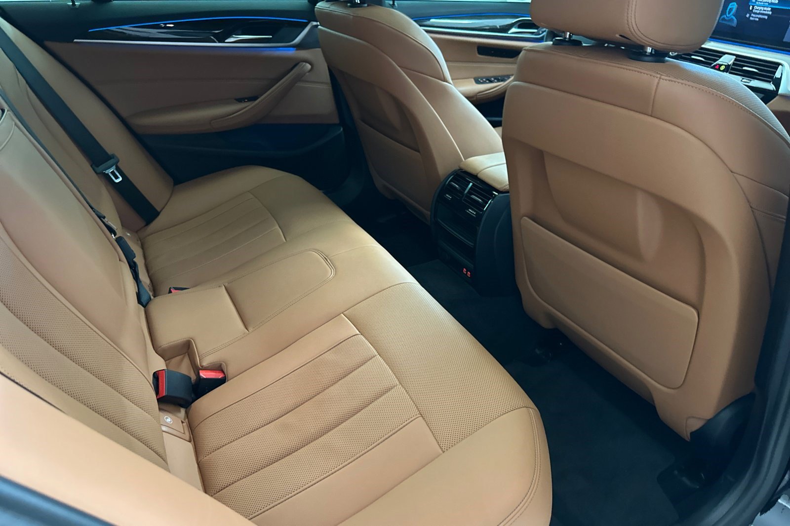 Certified 2023 BMW 530e w/ Convenience Package RWD image 33