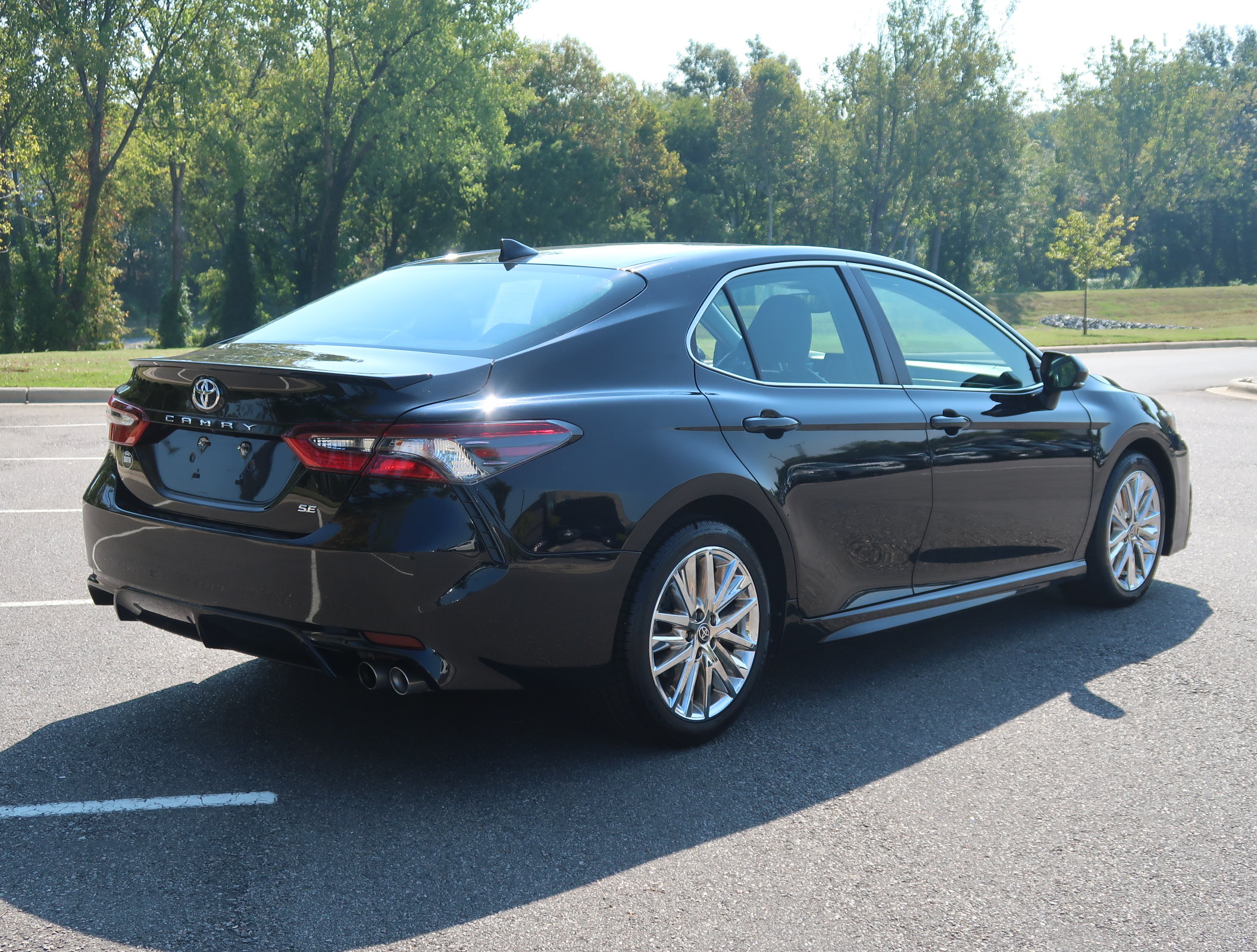 Used 2024 Toyota Camry SE w/ Convenience Package FWD image 8
