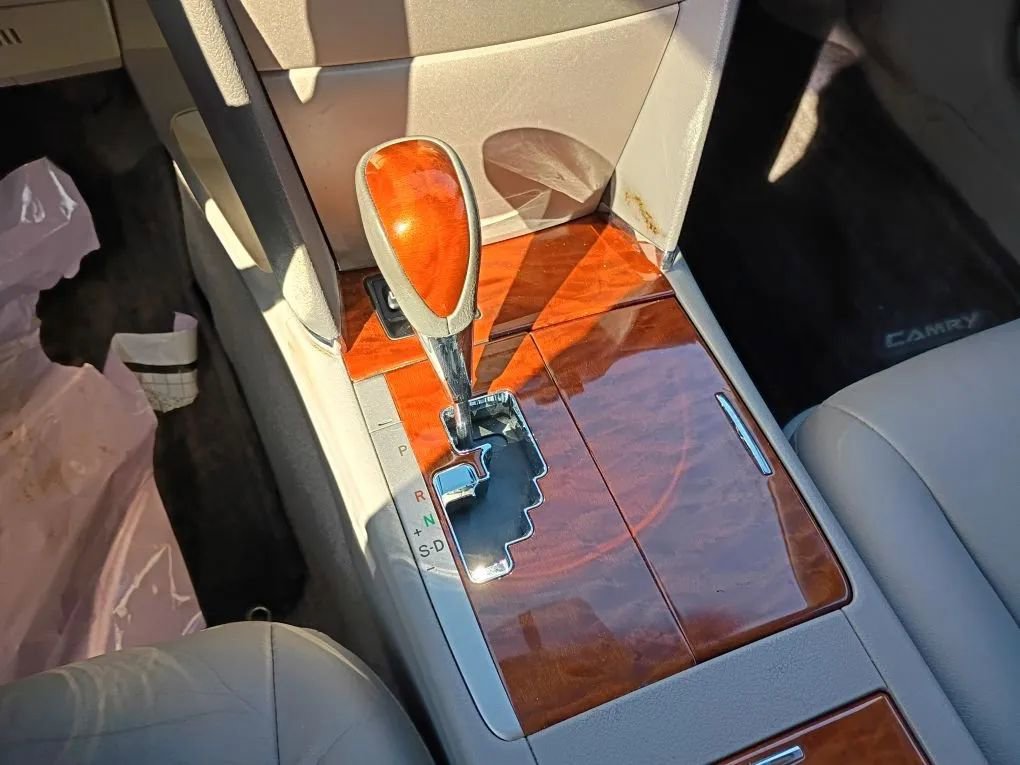 Used 2010 Toyota Camry XLE image 12