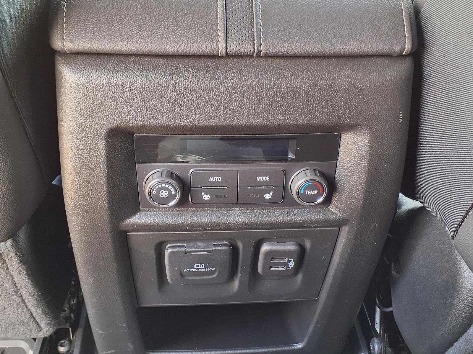 Used 2023 Chevrolet Traverse Premier FWD image 18
