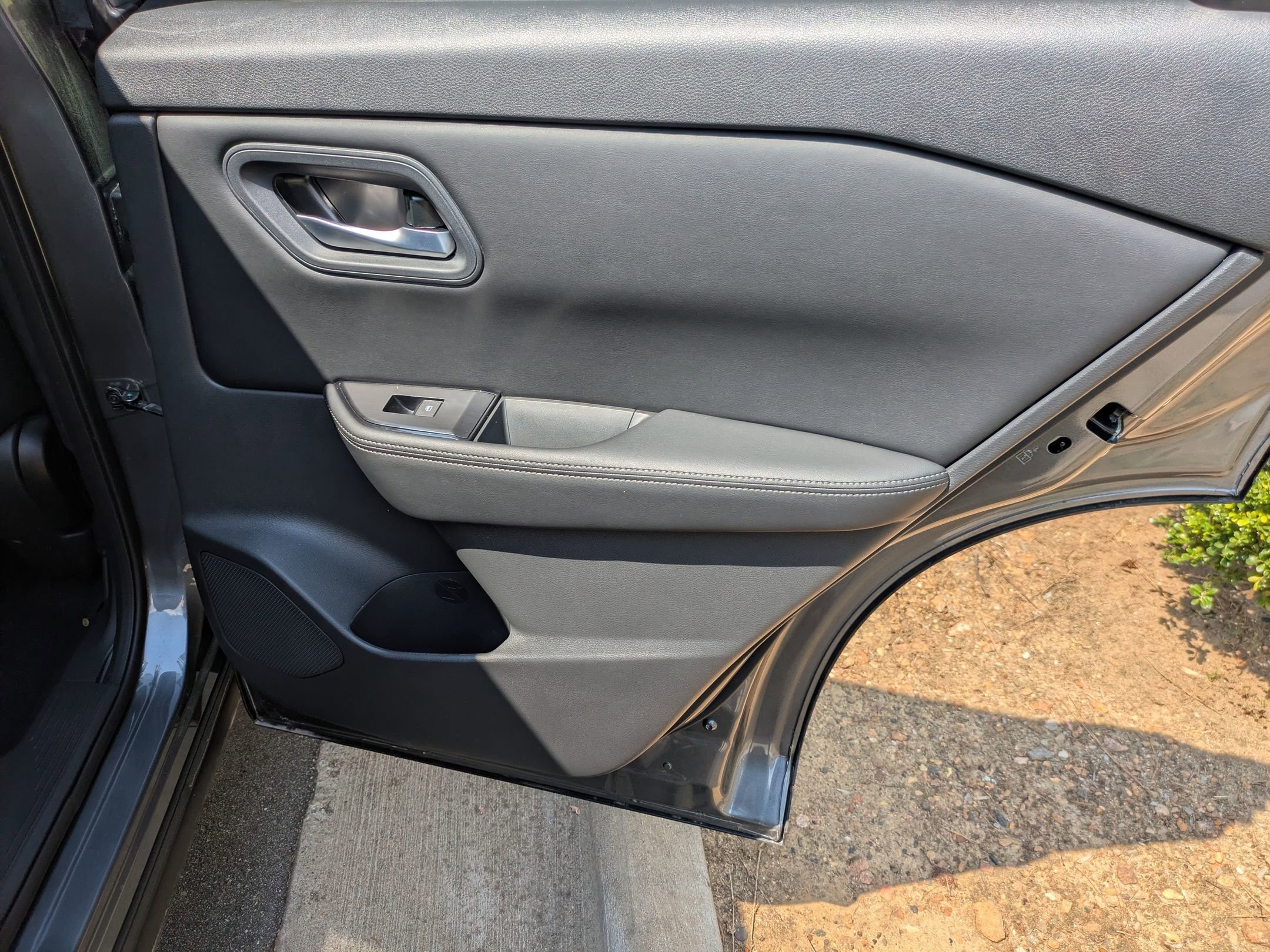 Used 2026 Nissan Rogue SV image 32