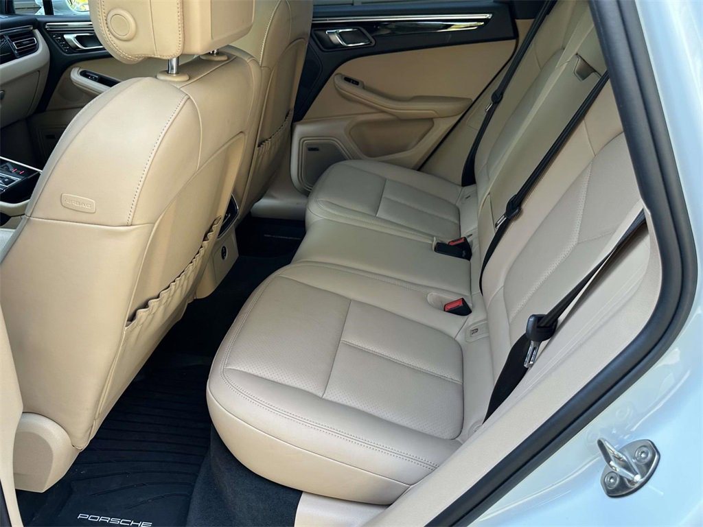 Certified 2025 Porsche Macan Turbo image 12