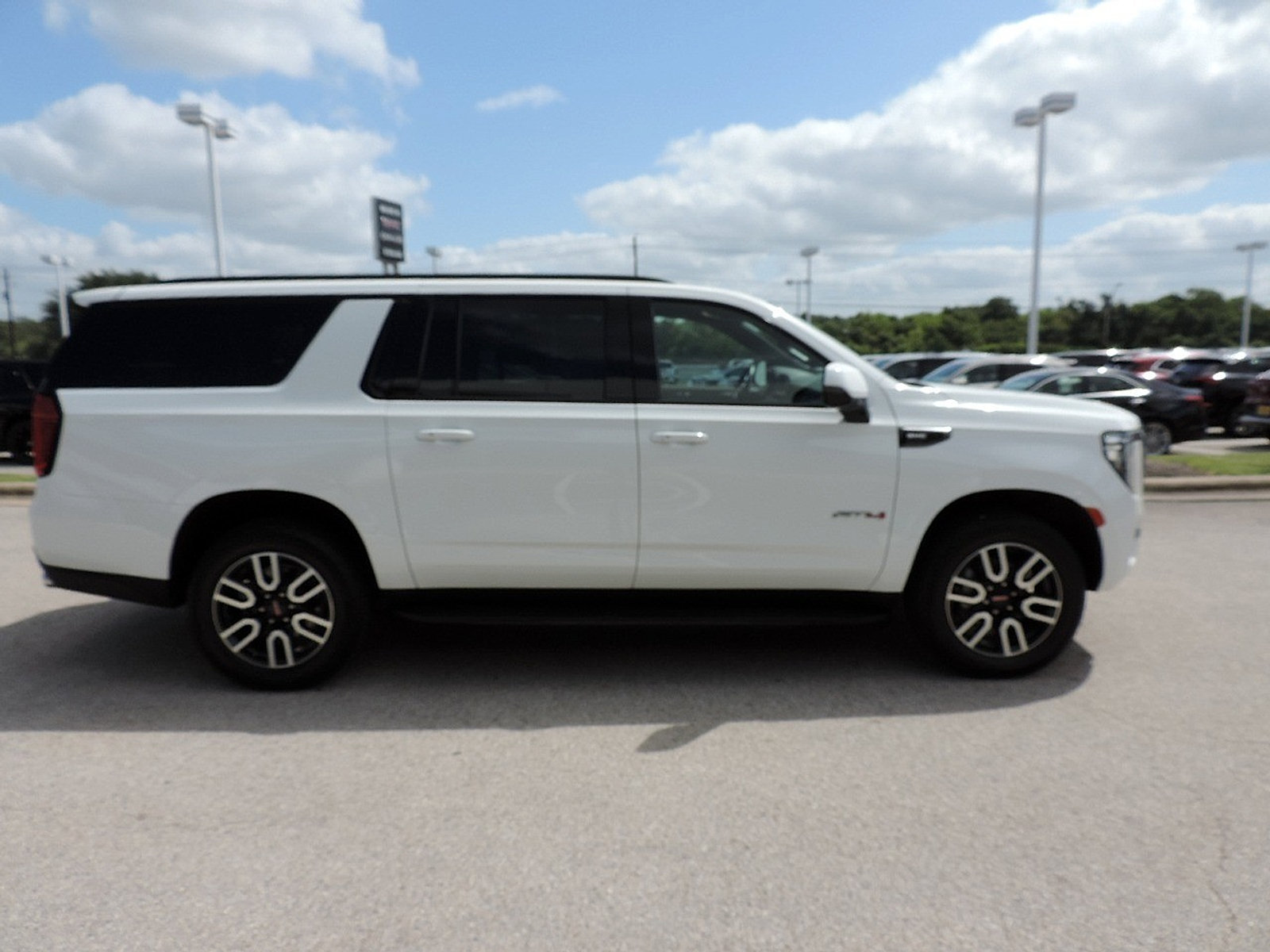 Certified 2024 GMC Yukon XL AT4 AWD/4WD image 4