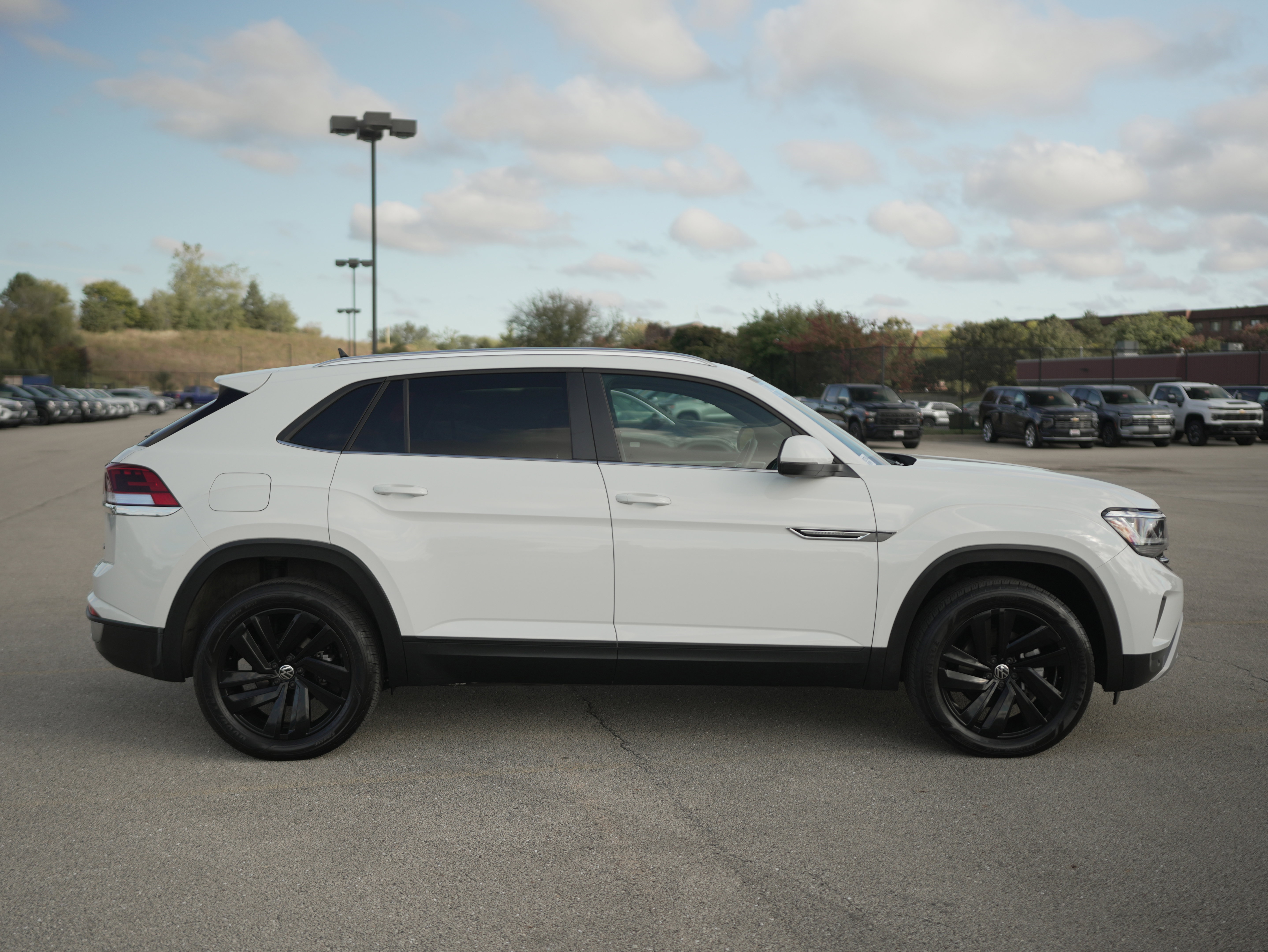 Certified 2023 Volkswagen Atlas Cross Sport SE w/ Panoramic Sunroof Package image 10