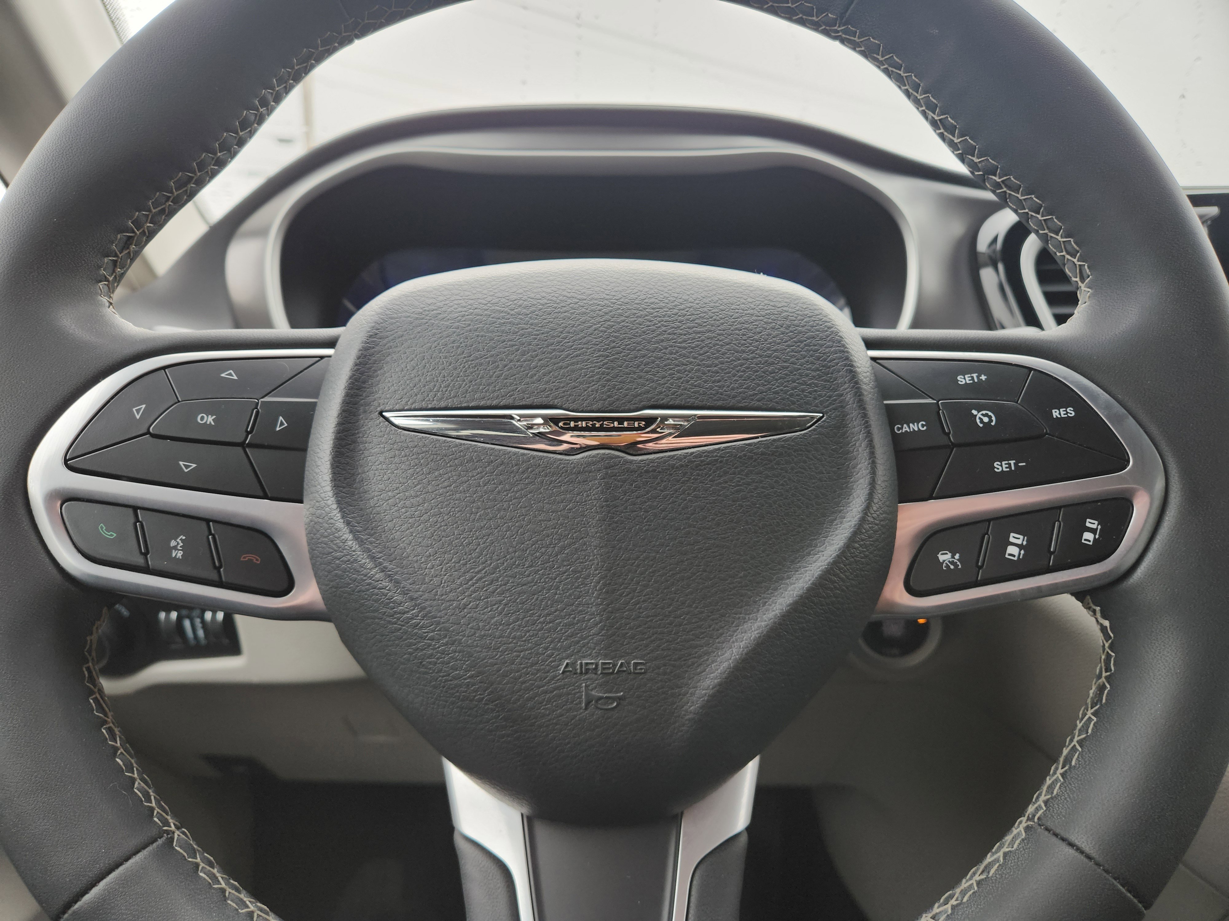 Used 2023 Chrysler Pacifica Touring-L image 23