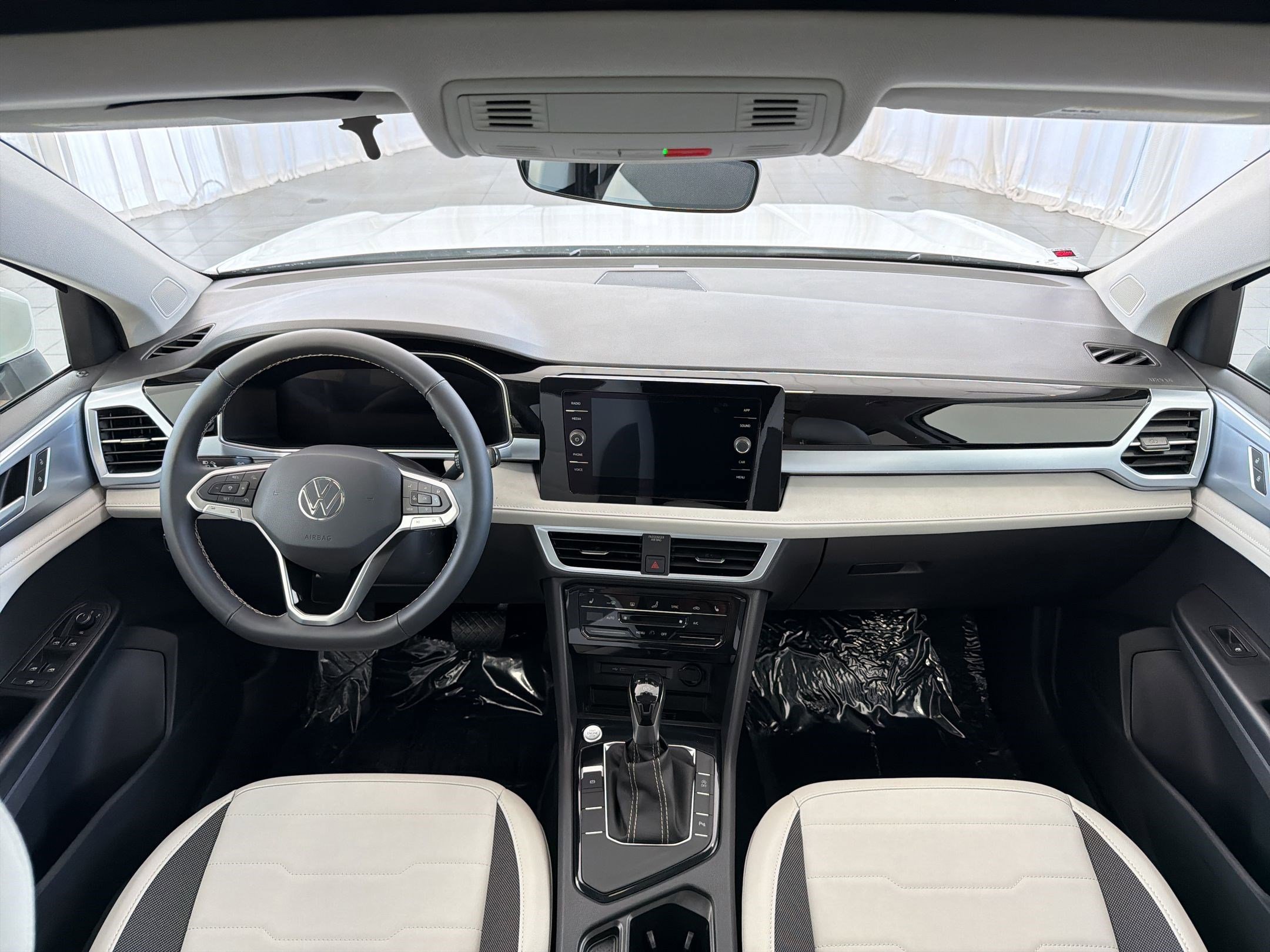 New 2026 Volkswagen Taos SE FWD image 17