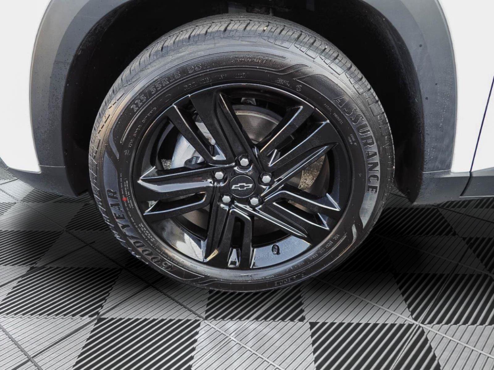 Certified 2024 Chevrolet Trax ACTIV w/ Driver Confidence Package FWD image 33