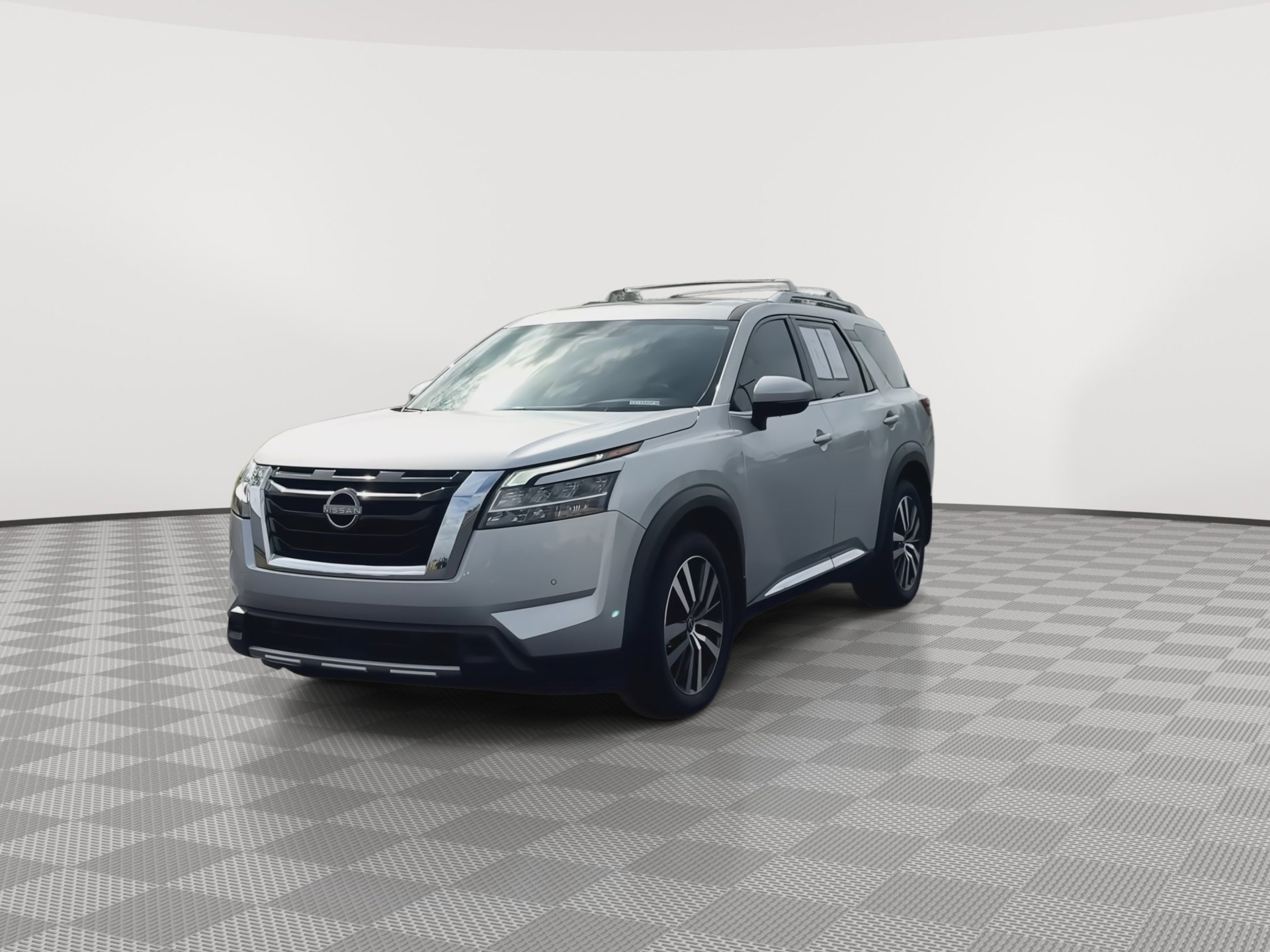 Used 2023 Nissan Pathfinder Platinum image 4