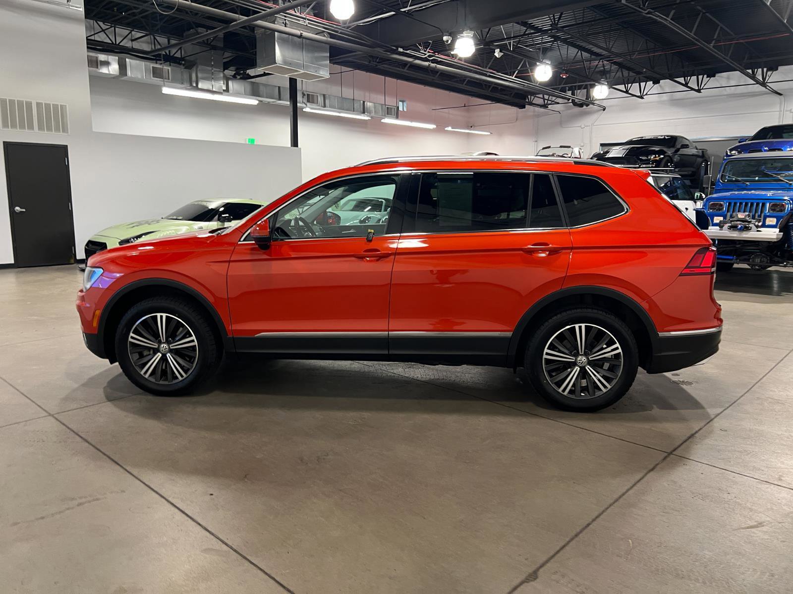 Used 2018 Volkswagen Tiguan SEL AWD/4WD image 6