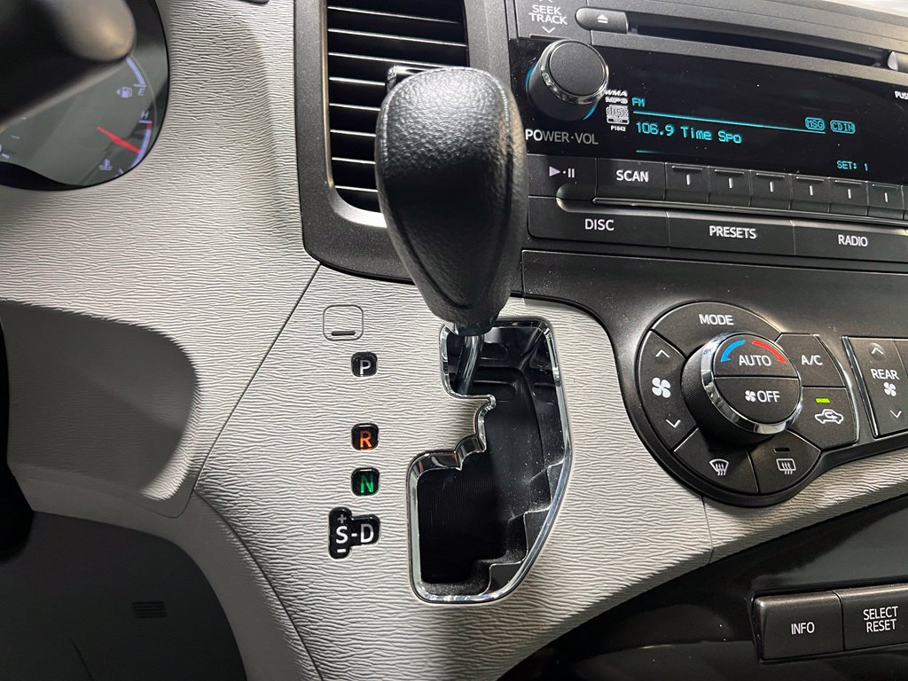 Used 2013 Toyota Sienna LE FWD image 26