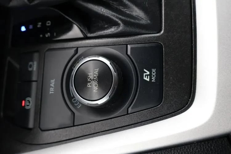 Used 2022 Toyota RAV4 LE AWD/4WD image 30
