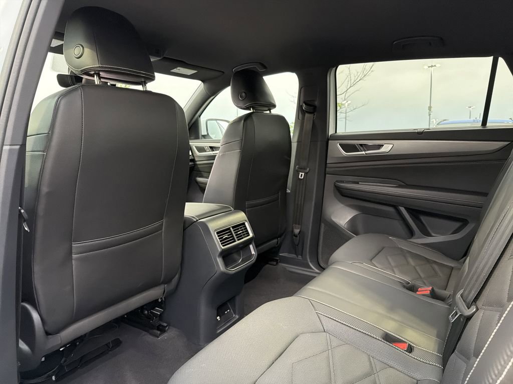 Used 2024 Volkswagen Atlas Cross Sport SE FWD image 12