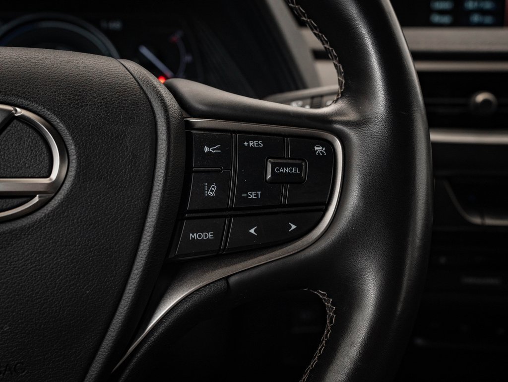 Used 2022 Lexus UX 250h w/ Premium Package image 28