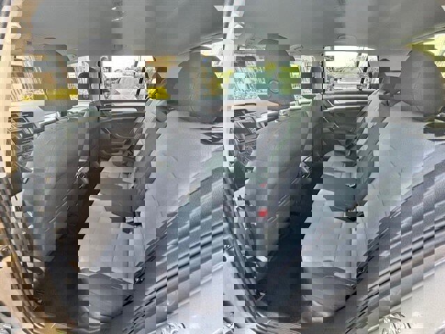 Used 2016 Volkswagen e-Golf SE w/ DC Fast Charging Package FWD image 17