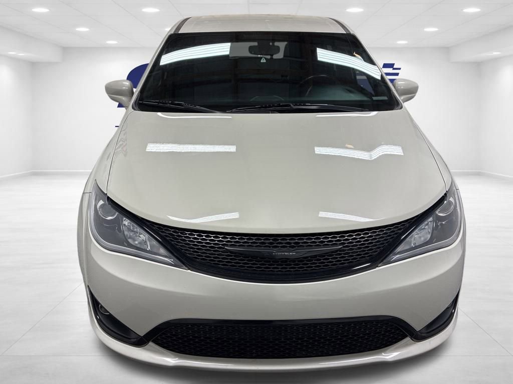 Used 2020 Chrysler Pacifica Touring w/ S Appearance Package image 3