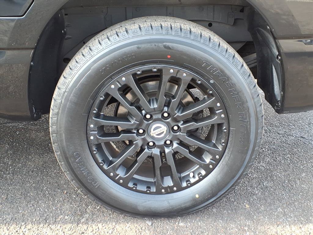 Used 2018 Nissan Titan SV w/ SV Convenience Package image 10