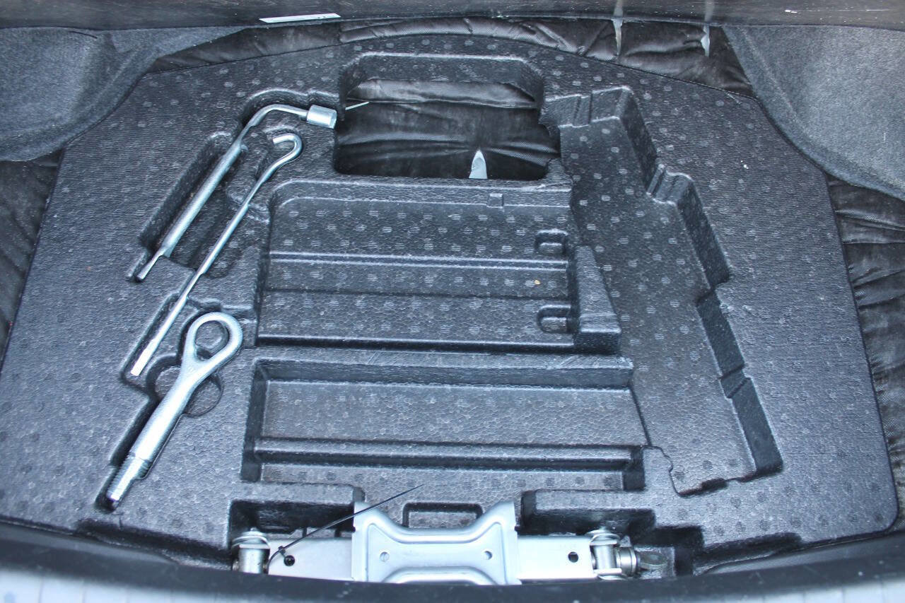 Used 2014 INFINITI Q50 Hybrid AWD w/ Deluxe Technology Package image 34