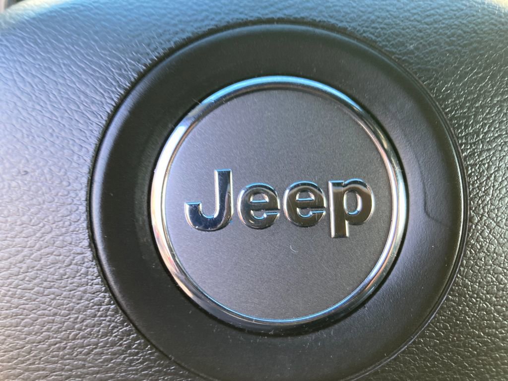 Used 2020 Jeep Grand Cherokee Laredo image 26