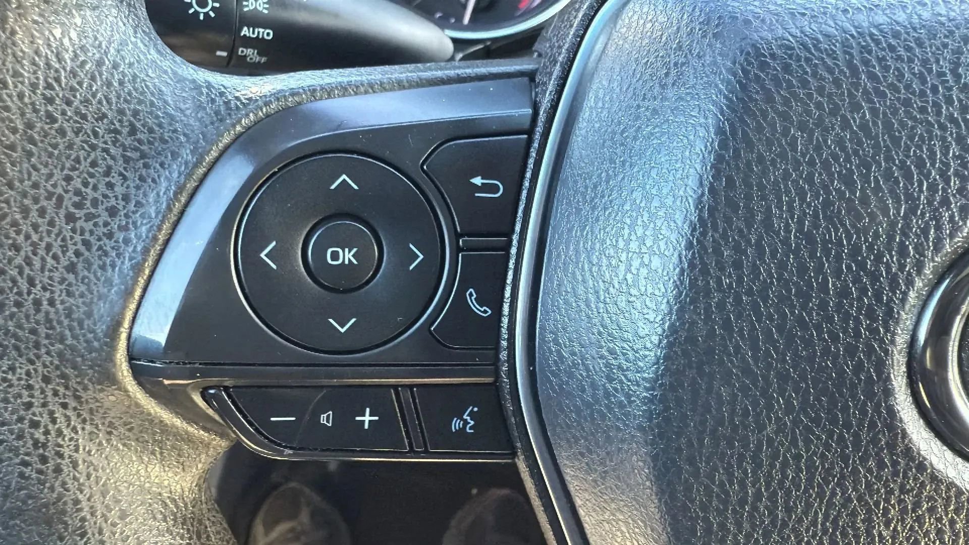 Used 2020 Toyota Camry LE FWD image 12