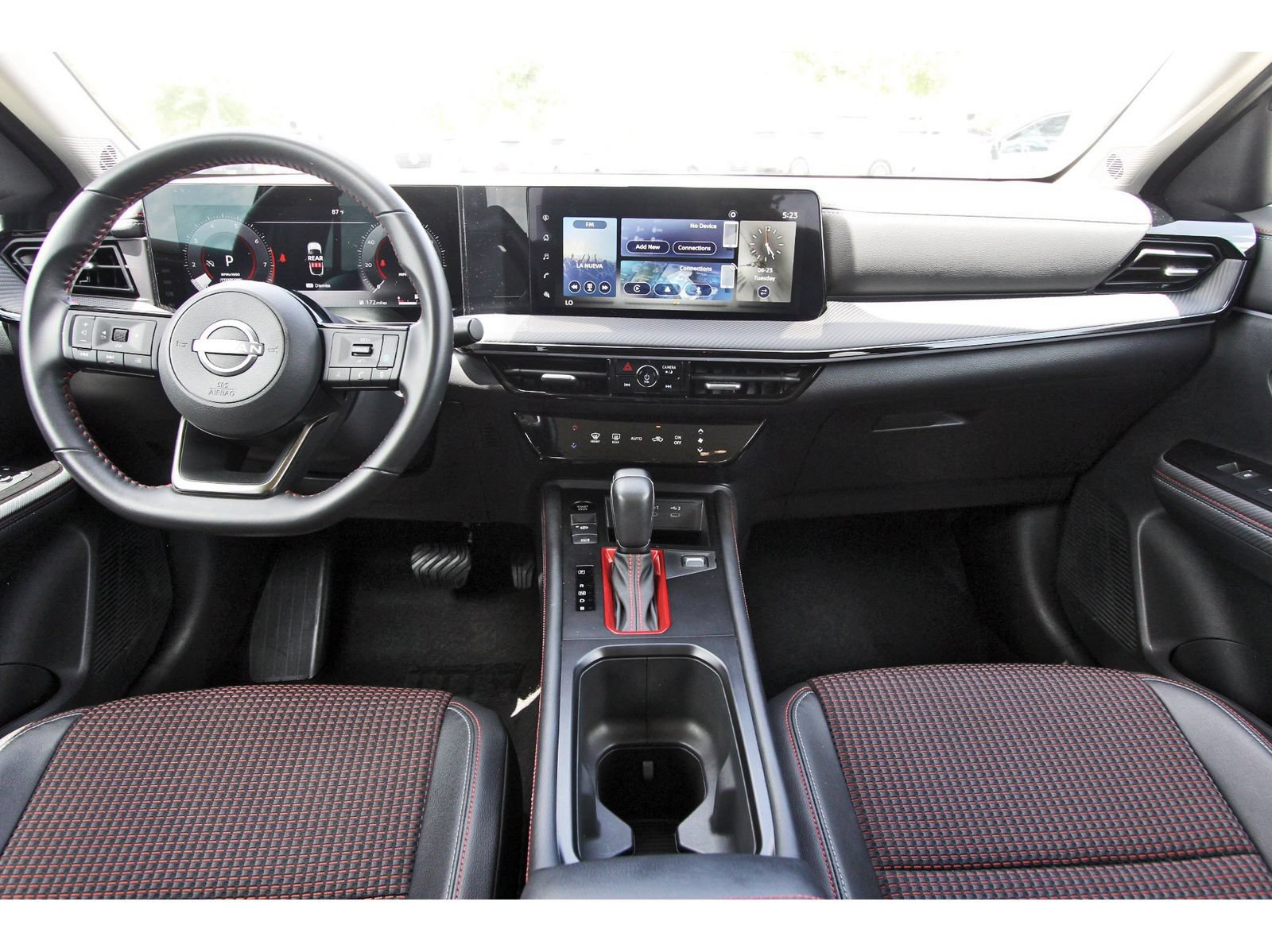 Certified 2025 Nissan Kicks SR FWD image 12