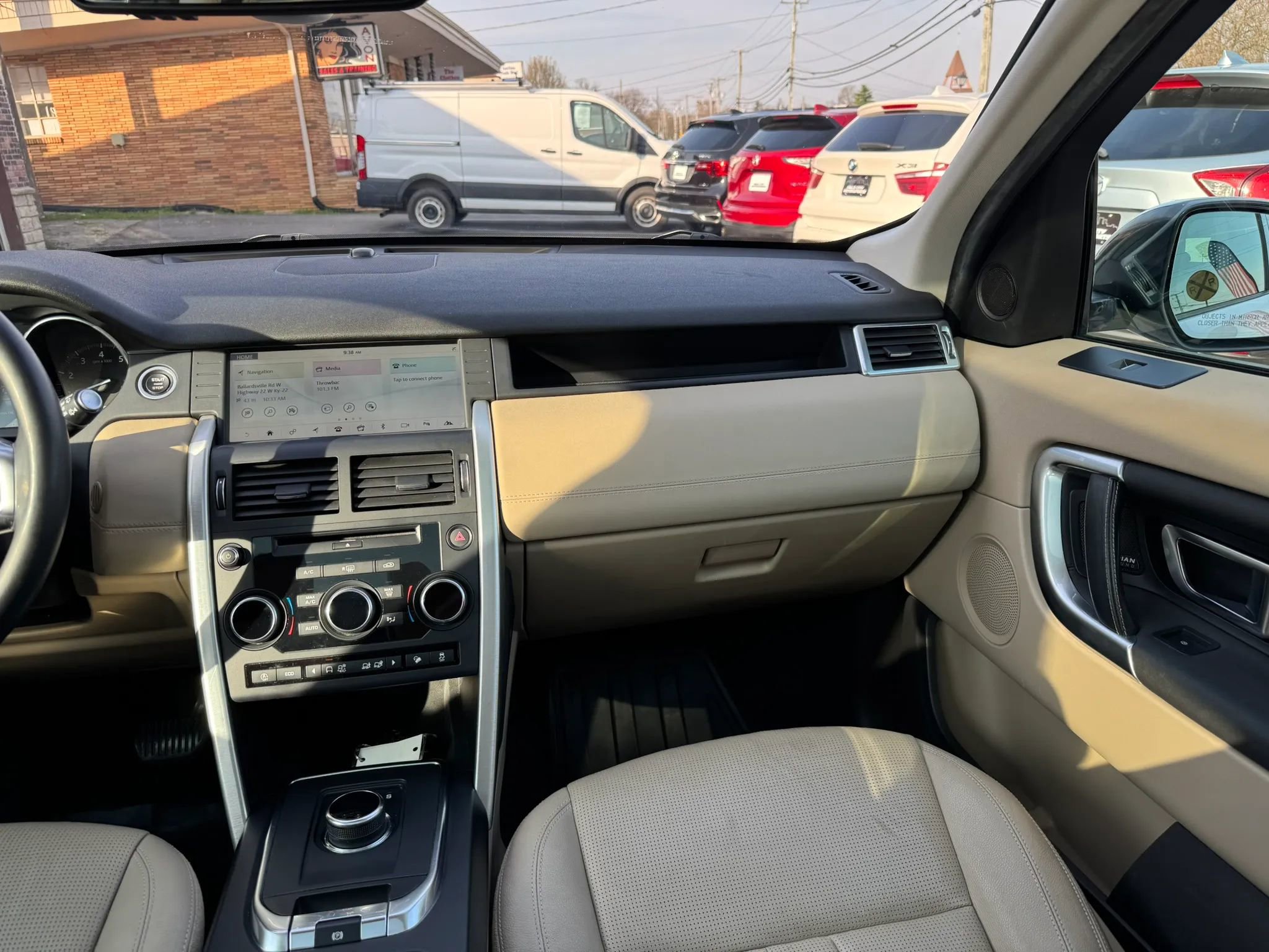 Used 2018 Land Rover Discovery Sport HSE image 52